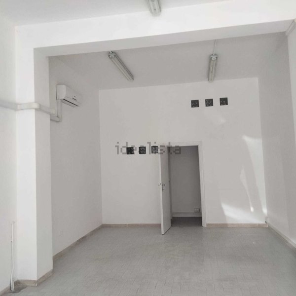 locale commerciale in affitto ad Amelia