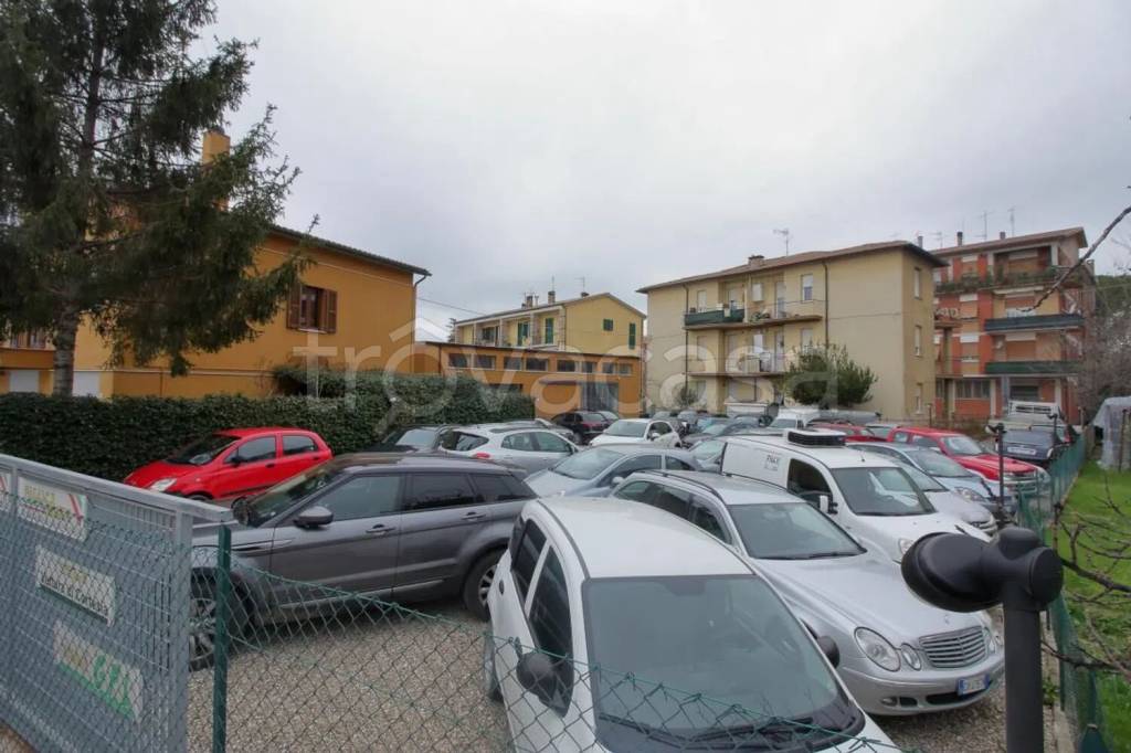 negozio in affitto ad Amelia