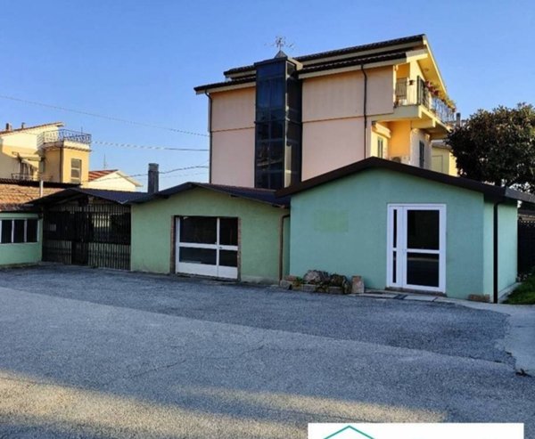 negozio in affitto ad Amelia