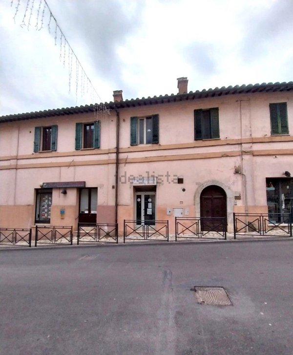 locale commerciale in affitto ad Amelia