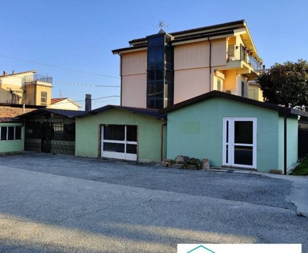 locale commerciale in affitto ad Amelia