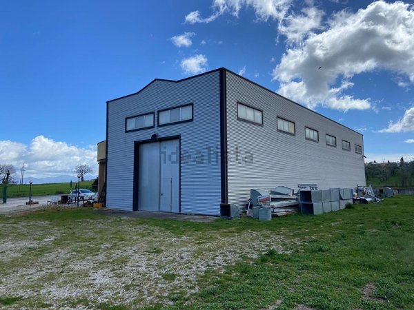 locale commerciale in affitto ad Amelia