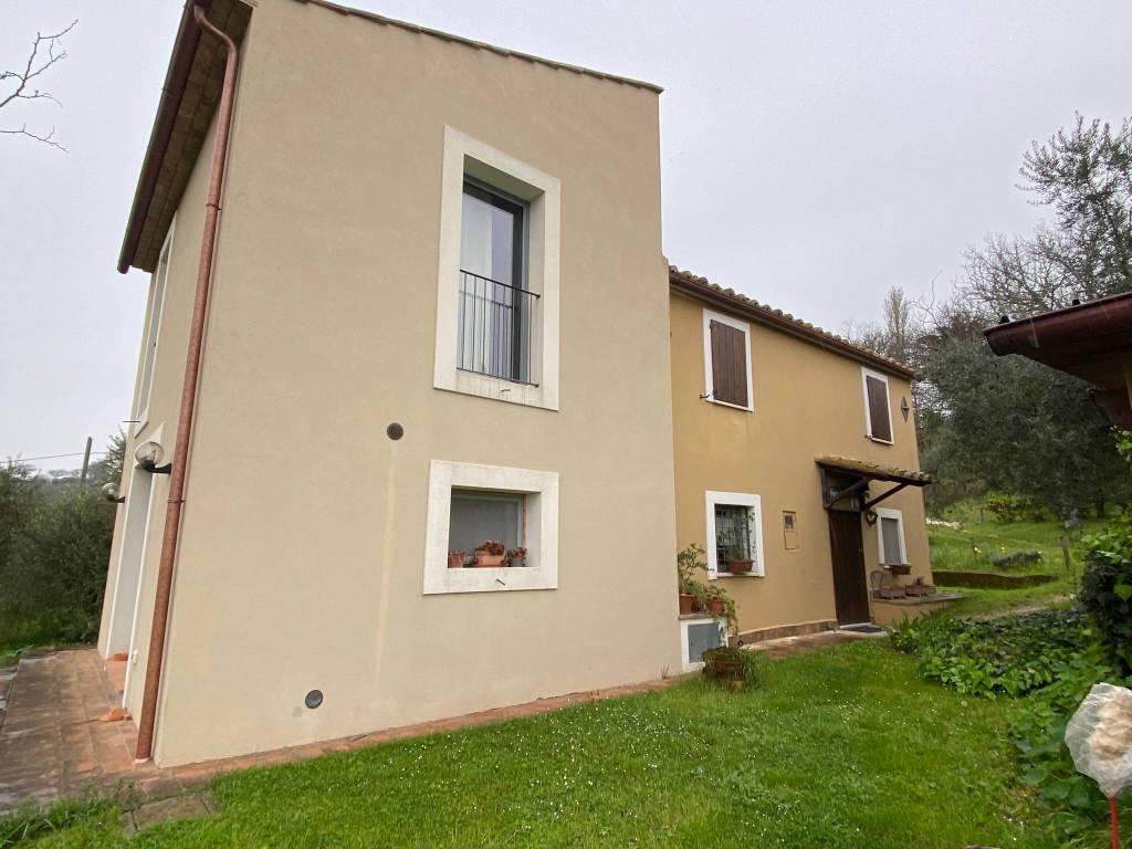 casa indipendente in affitto ad Amelia