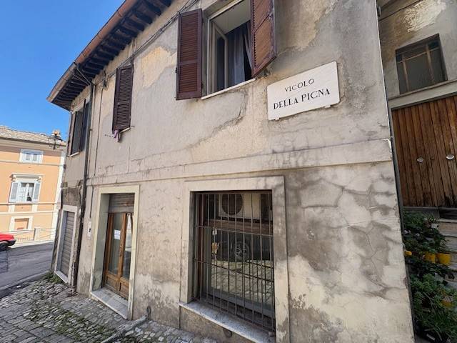 negozio in affitto a Narni
