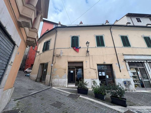 negozio in affitto a Narni