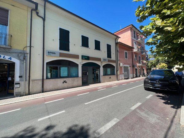negozio in affitto a Narni in zona Narni Scalo