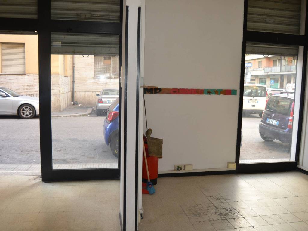 negozio in affitto a Terni