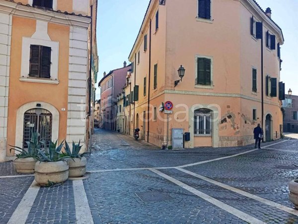 negozio in affitto a Terni in zona Centro Città