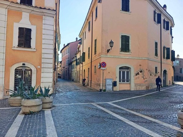 negozio in affitto a Terni in zona Centro Città