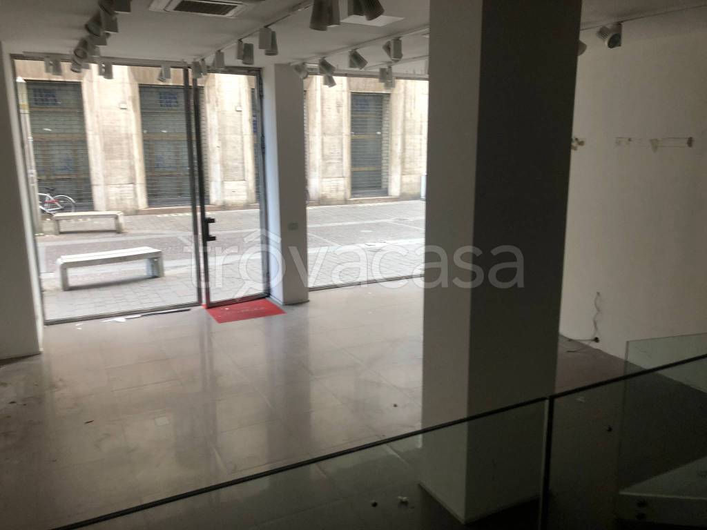 negozio in affitto a Terni in zona Centro Città