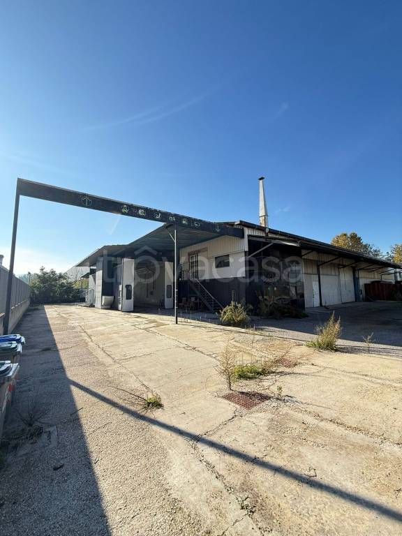 locale commerciale in affitto a Terni in zona Pantano