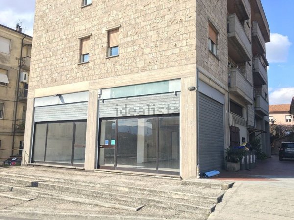 locale commerciale in affitto a Terni