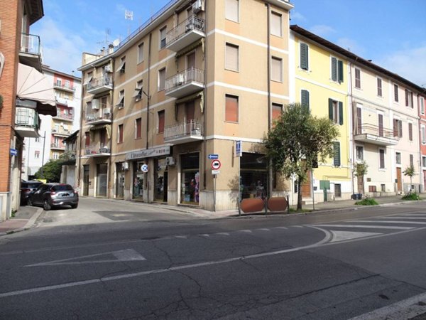 trivano in affitto a Terni in zona Centro Città
