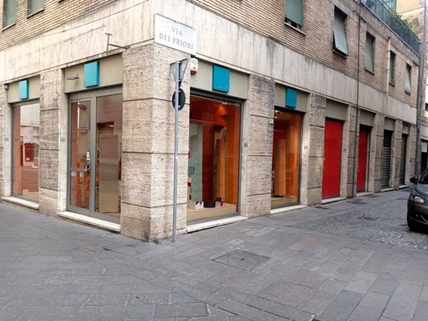 negozio in affitto a Terni in zona Centro Città