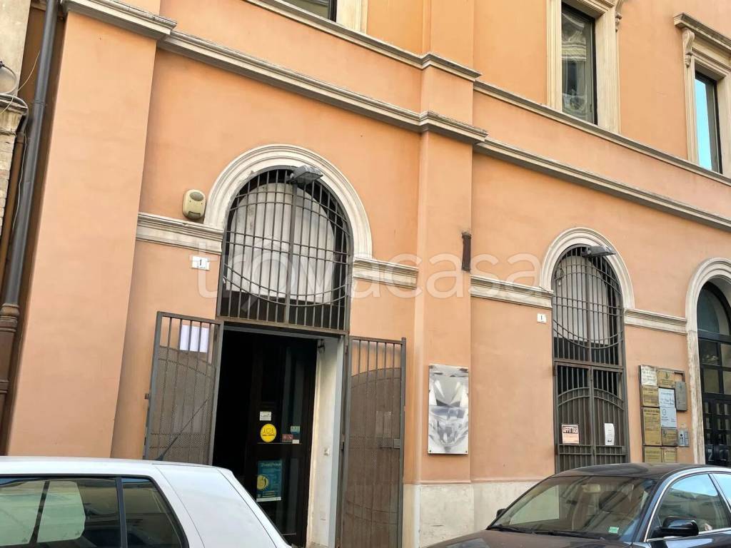 negozio in affitto a Terni in zona Centro Città