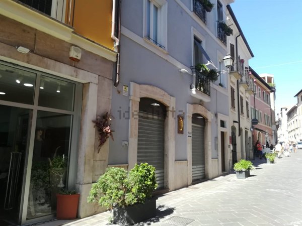 locale commerciale in affitto a Terni
