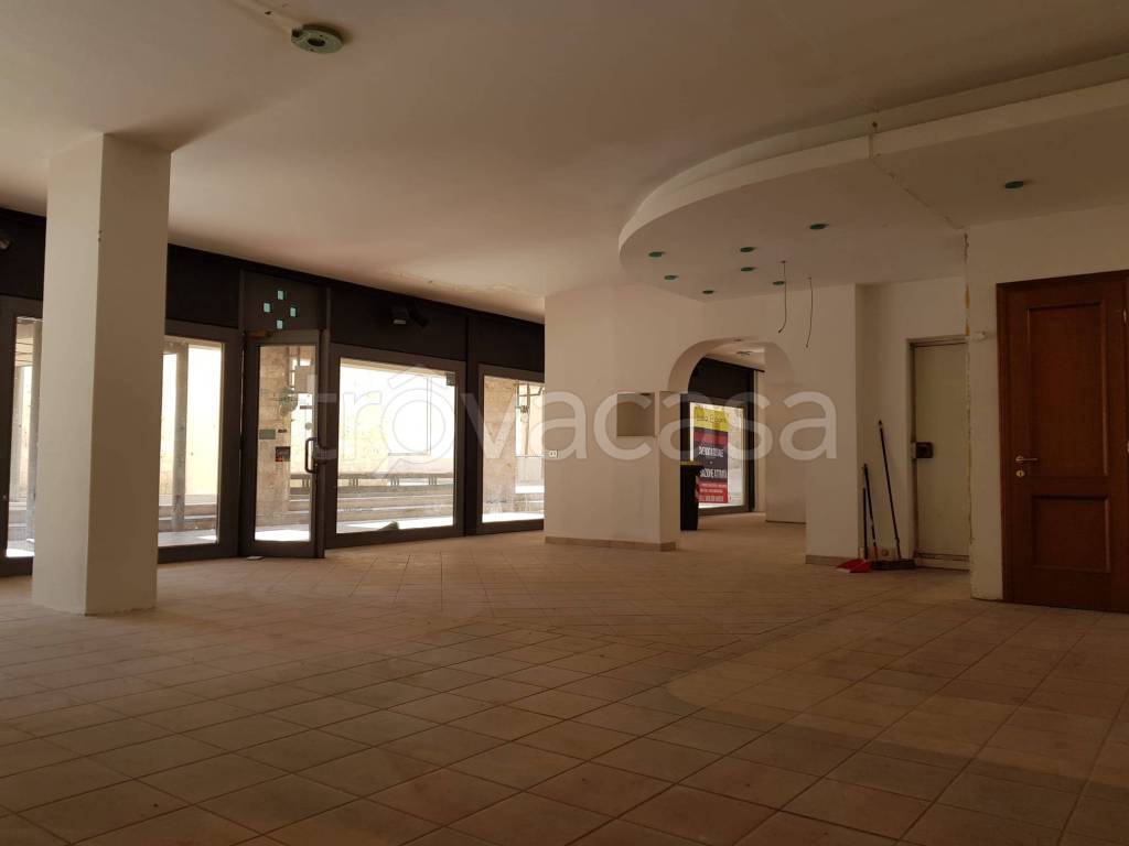 negozio in affitto a Terni in zona Centro Città