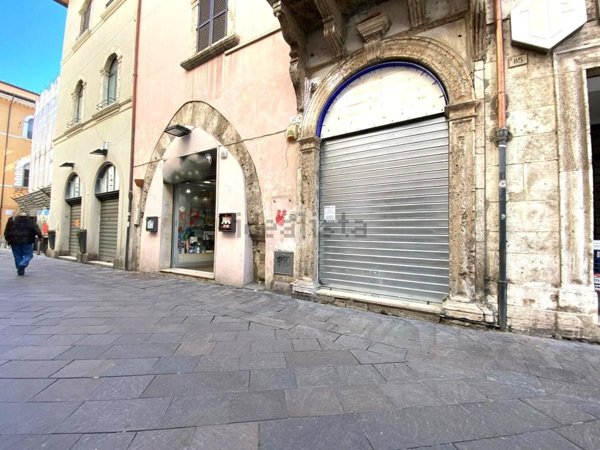 locale commerciale in affitto a Terni