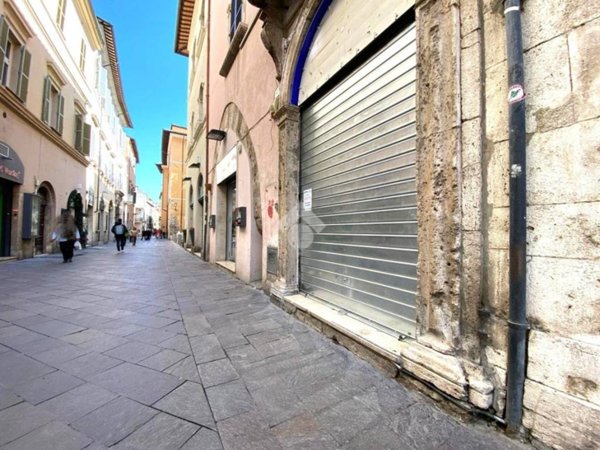 negozio in affitto a Terni in zona Centro Città