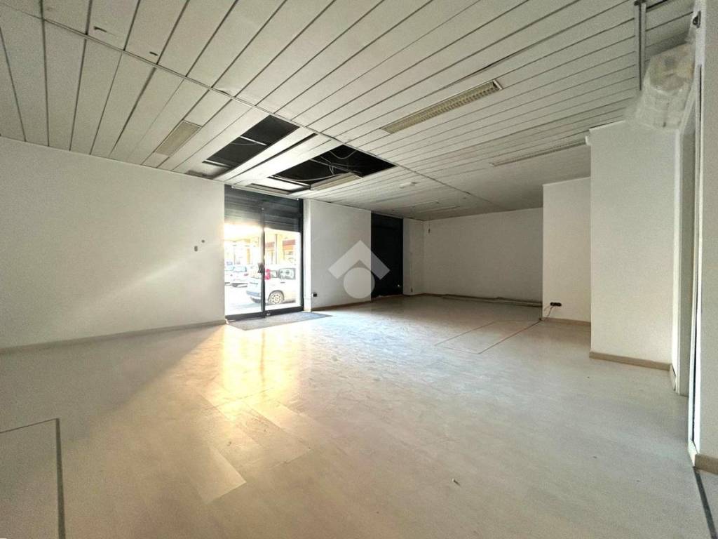 negozio in affitto a Terni in zona Centro Città
