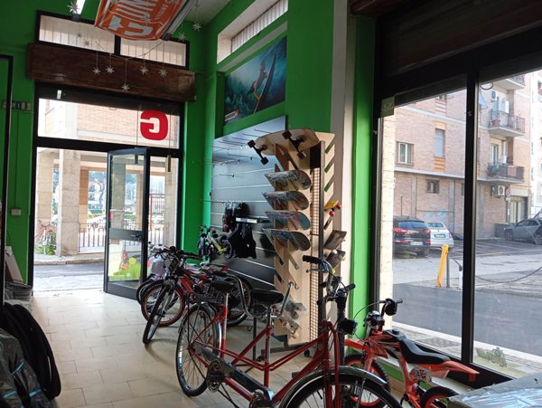 negozio in affitto a Terni