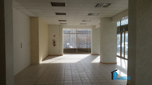 locale commerciale in affitto a Terni