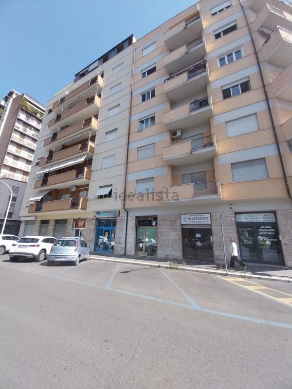 locale commerciale in affitto a Terni
