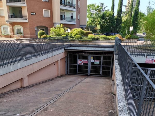 locale di sgombero in affitto a Terni