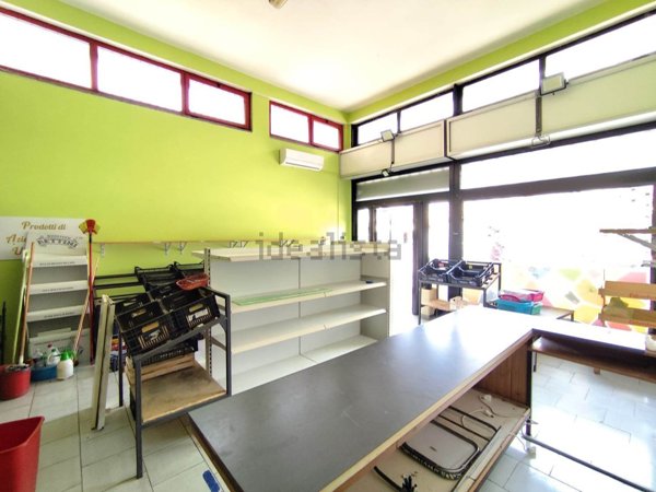 locale commerciale in affitto a Terni