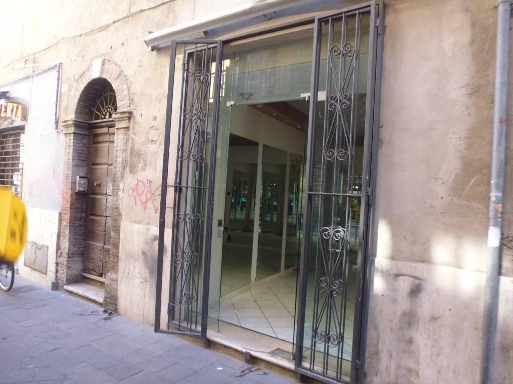 negozio in affitto a Terni in zona Centro Città