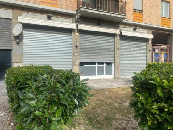 negozio in affitto a Terni in zona Centro Città
