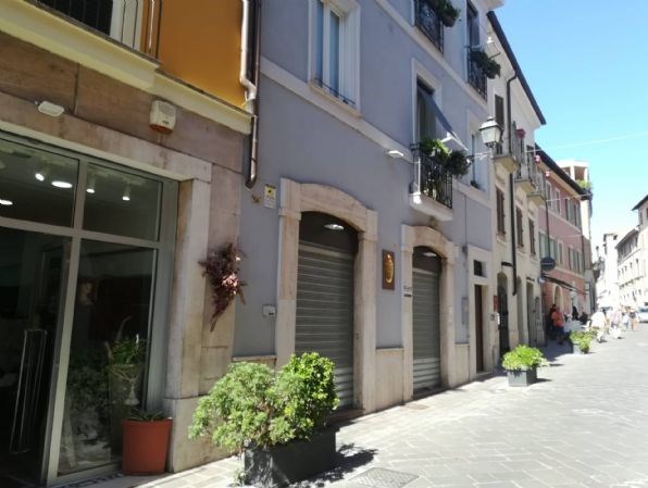 negozio in affitto a Terni in zona Centro Città