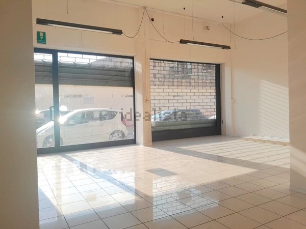 locale commerciale in affitto a Terni