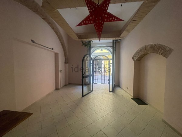 locale commerciale in affitto a Terni