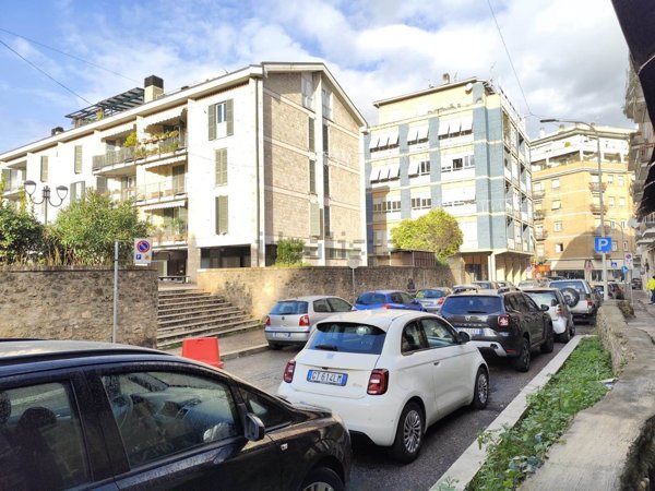 locale commerciale in affitto a Terni