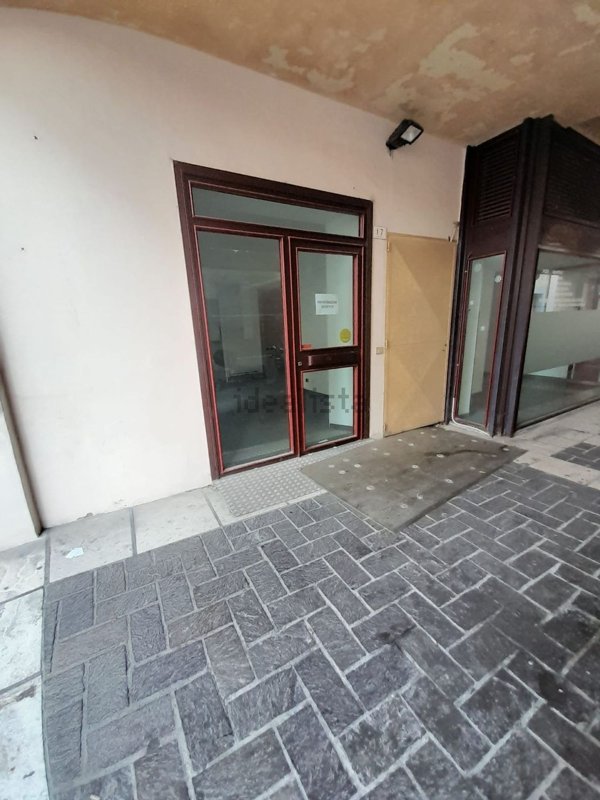 locale commerciale in affitto a Terni