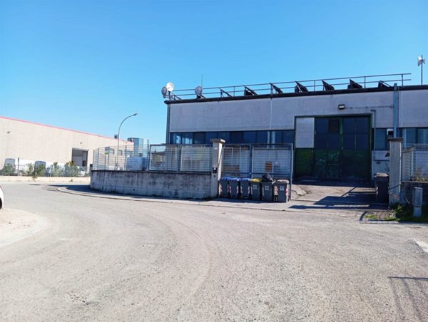 locale commerciale in affitto a Terni