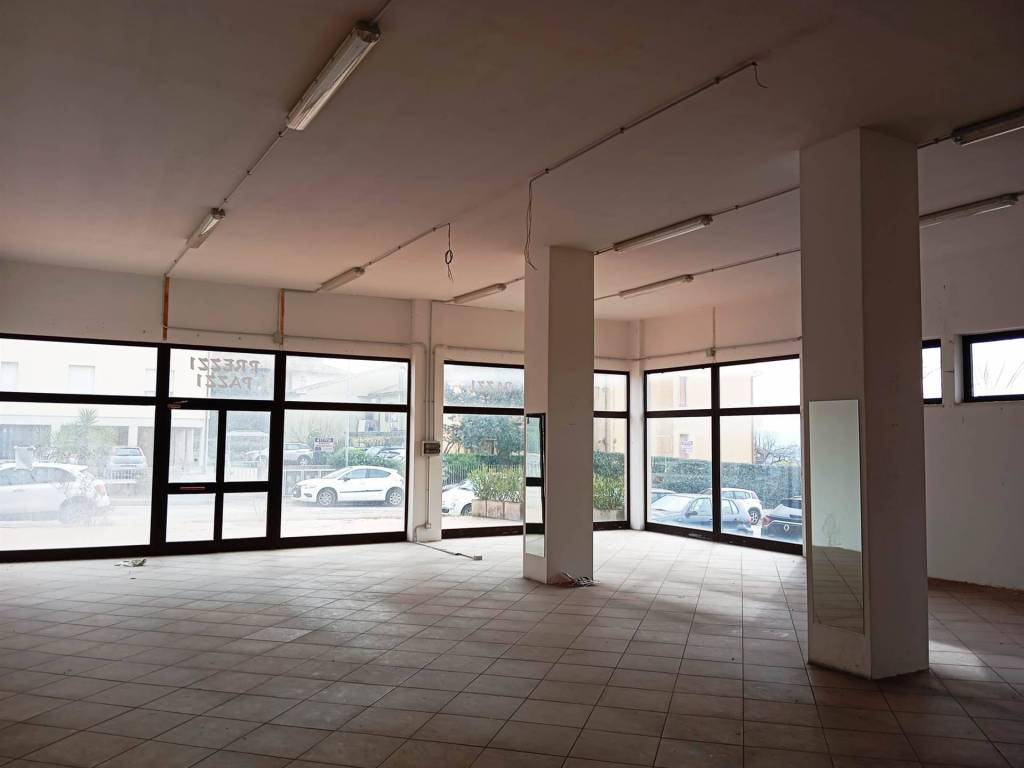 negozio in affitto a Terni in zona Gabelletta