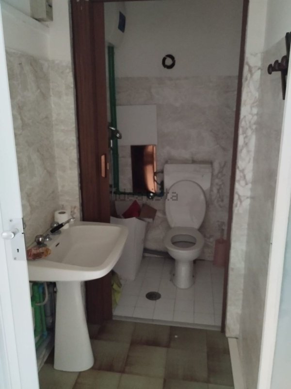 locale commerciale in affitto a Terni