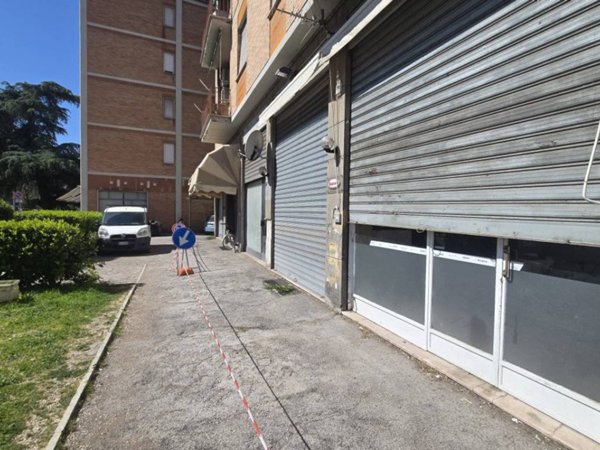 negozio in affitto a Terni in zona Centro Città
