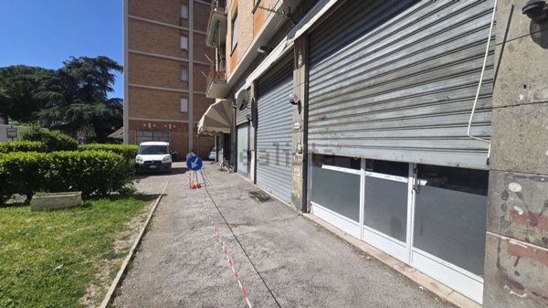 locale commerciale in affitto a Terni