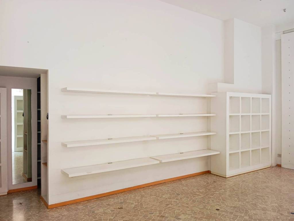 negozio in affitto a Terni in zona Centro Città