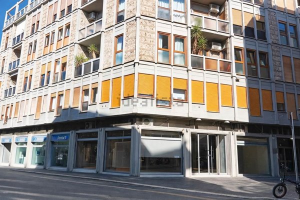 locale commerciale in affitto a Terni