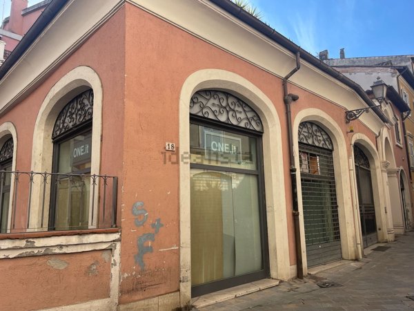locale commerciale in affitto a Terni in zona Centro Città