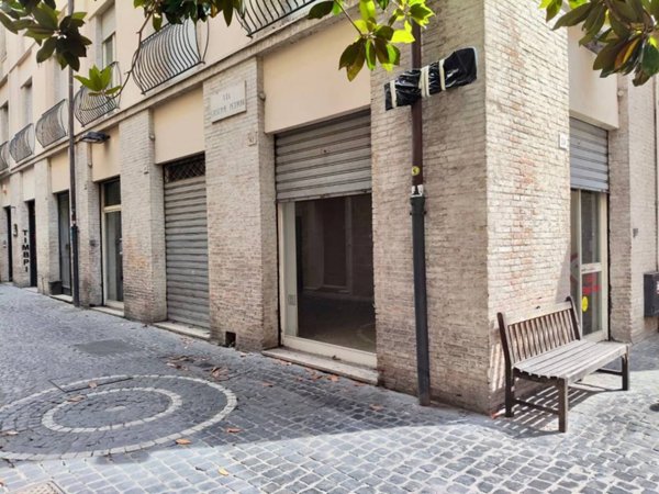 negozio in affitto a Terni in zona Centro Città