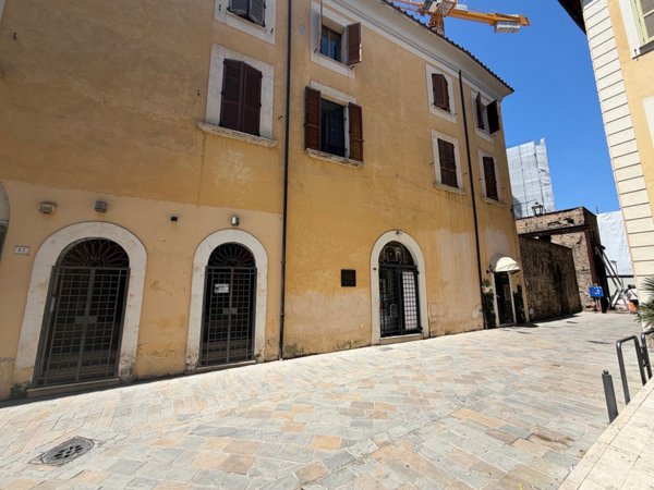 locale commerciale in affitto a Terni in zona Centro Città