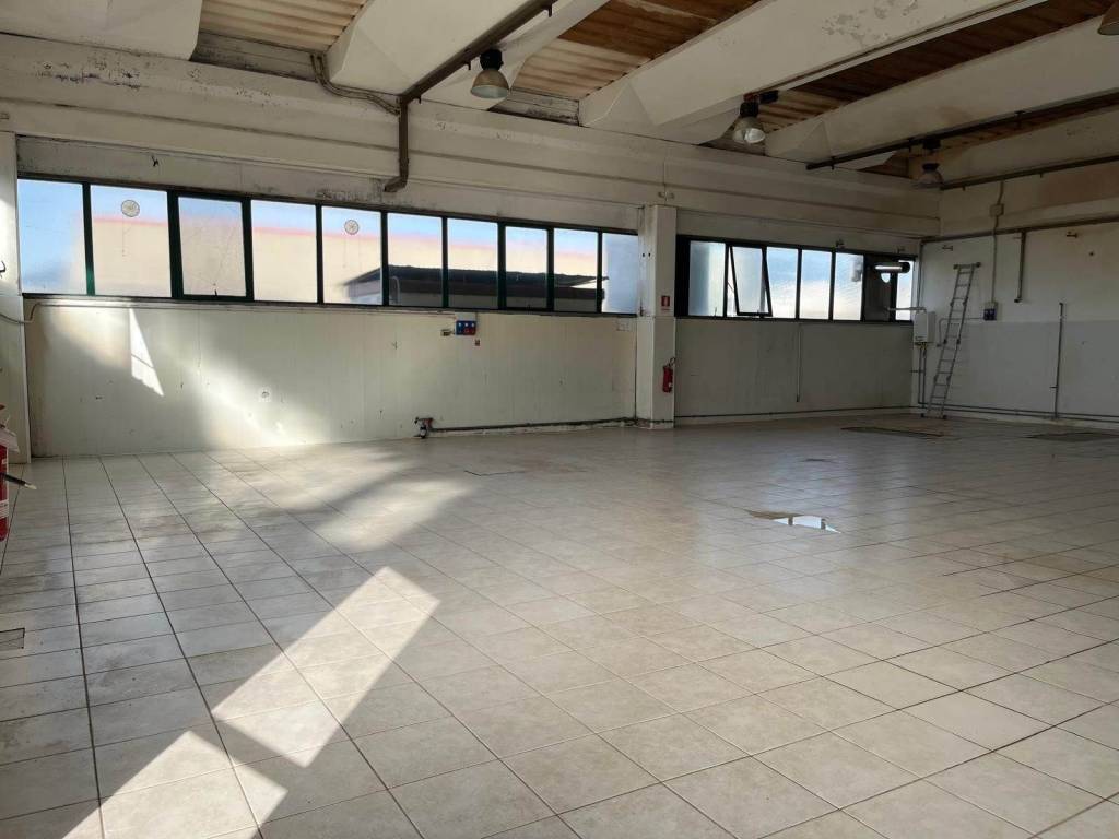 locale commerciale in affitto a Terni in zona Pantano
