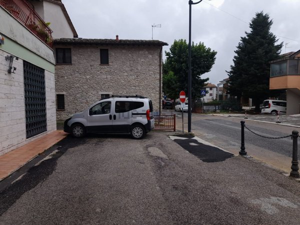 locale commerciale in affitto ad Avigliano Umbro