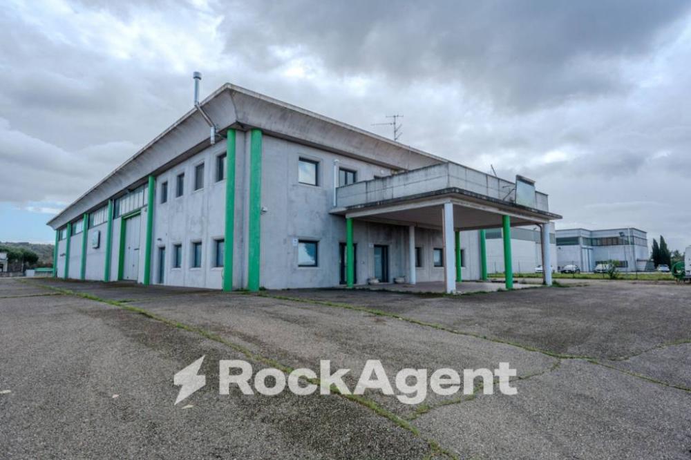 locale commerciale in affitto ad Acquapendente