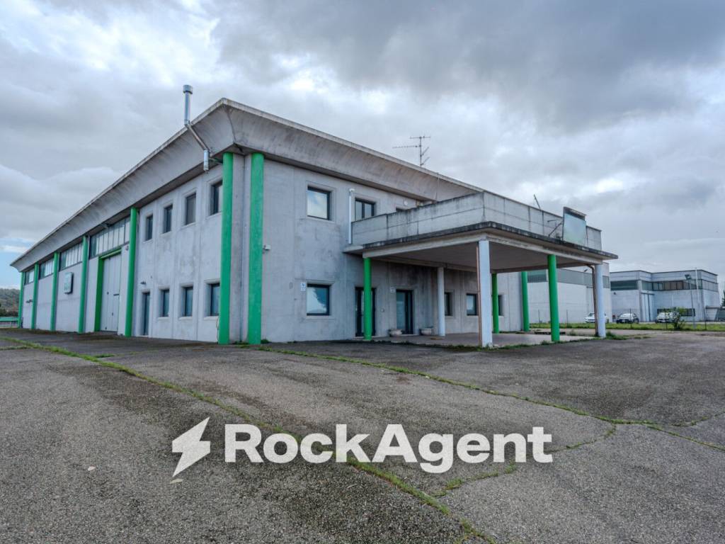 locale commerciale in affitto ad Acquapendente
